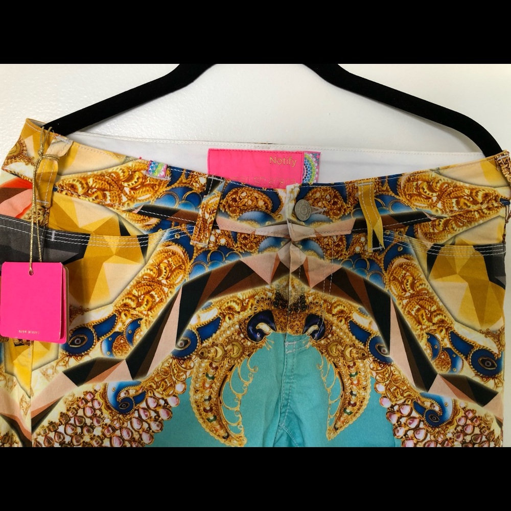 Spectacular Notify Jeans